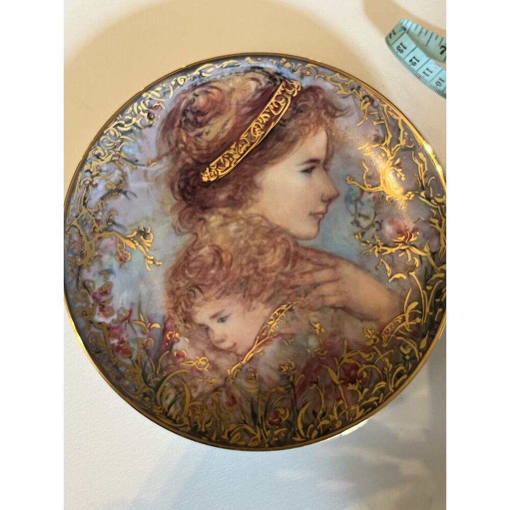 Collector Plate by Edna Hibel "Eve And Child" A Mothers Day Plate